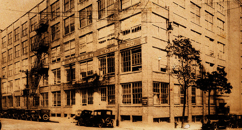 Le bâtiment Master Lock en 1930