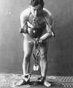 Harry Houdini necesita la ayuda de Master Lock