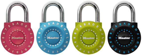 Master Lock lance le premier cadenas au monde qui s'ouvre à l'aide d'une combinaison programmable à chiffres et lettres, le modèle 1590D