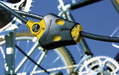 Câbles et antivols vélos : câble antivol sur un vélo